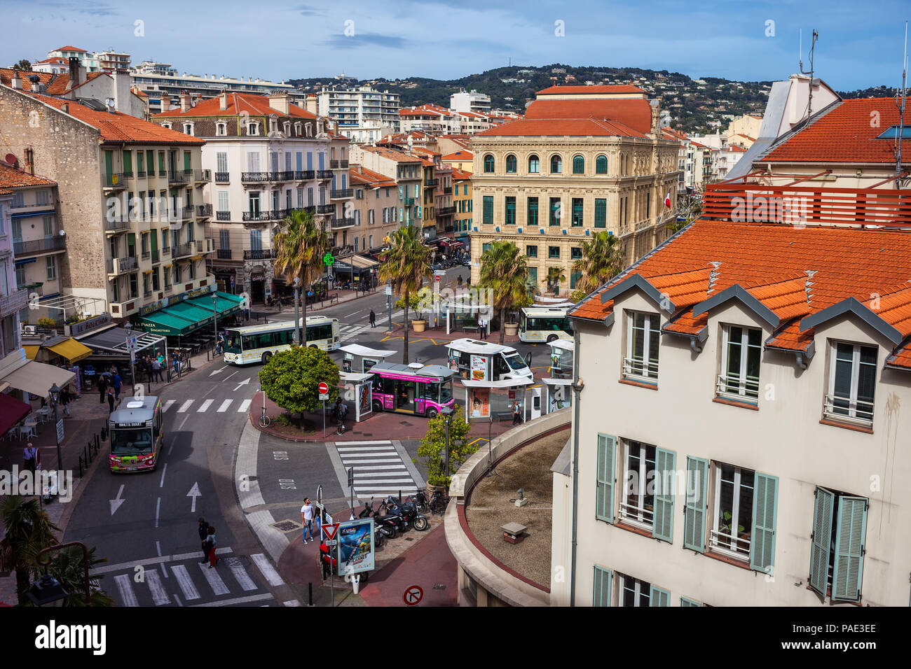 Street in cannes Banque de photographies et d'images à haute résolution -  Alamy