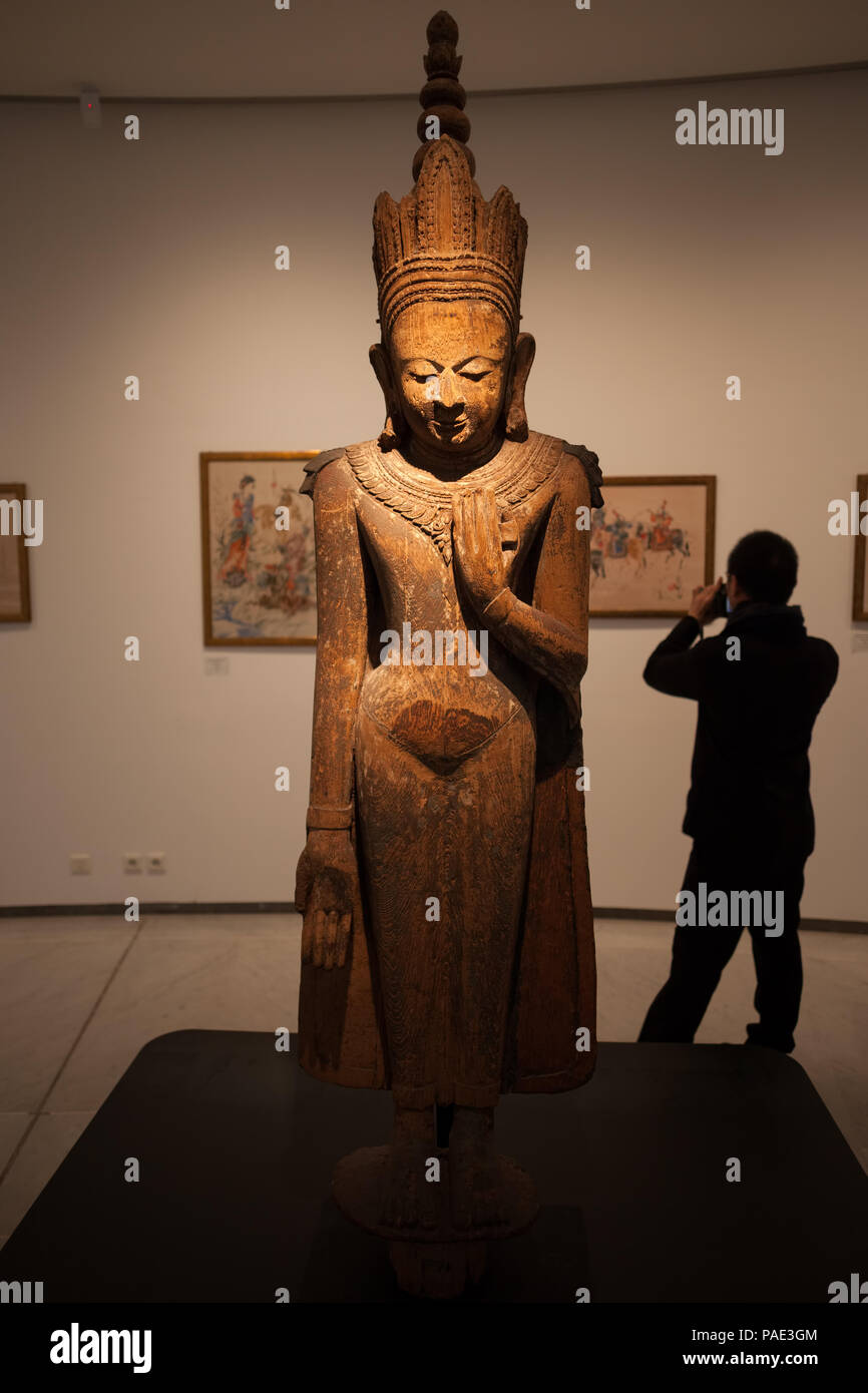 France, Nice, Bouddha sculpture en Musée des Arts Asiatiques - Musée des Arts Asiatiques l'intérieur Banque D'Images