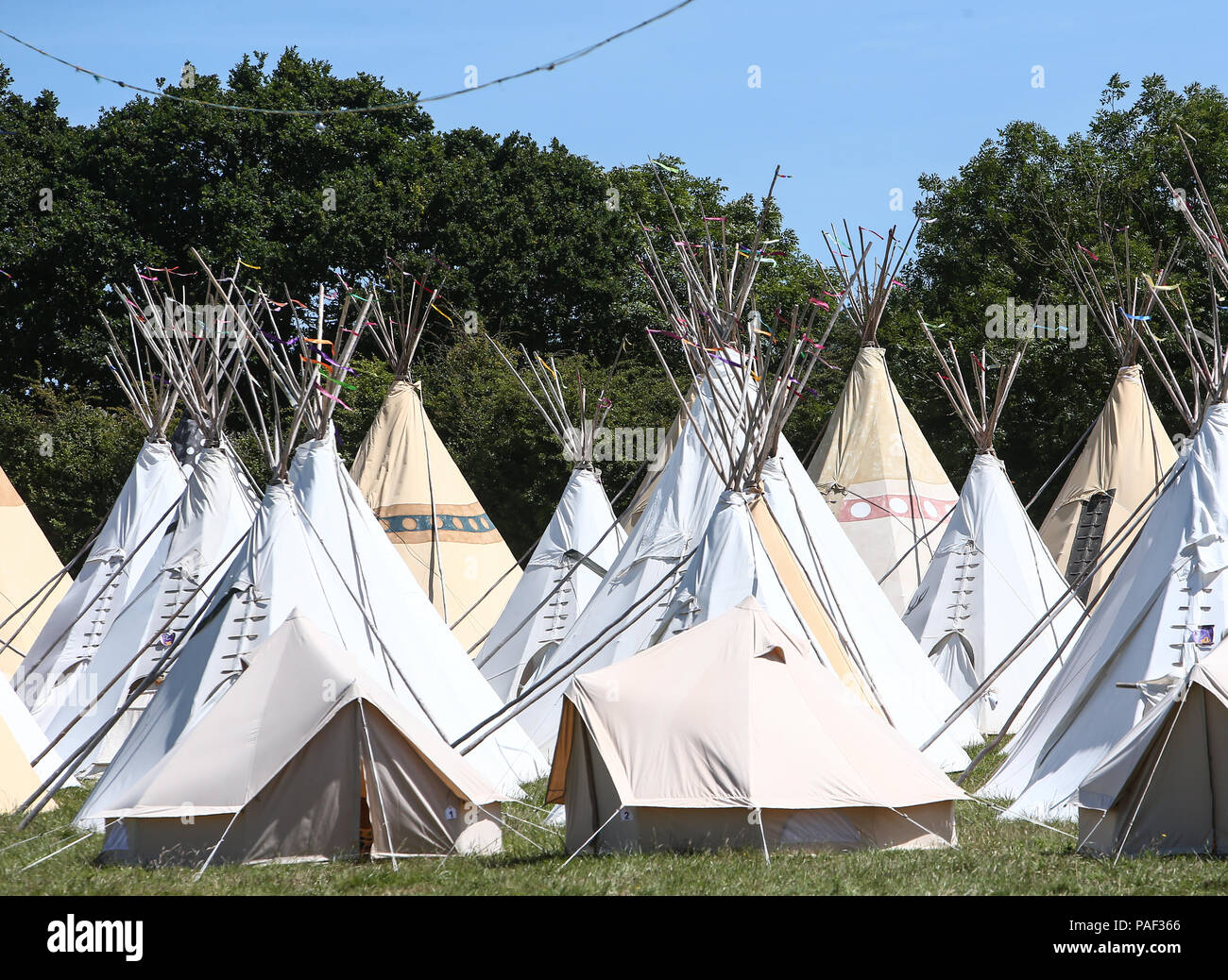 Les festivaliers arrivent à Seaclose Park à Newport pour le 50e Festival de l'île de Wight : Atmosphère Où : Newport, Royaume-Uni Quand : 21 Jun 2018 Crédit : John Rainford/WENN Banque D'Images