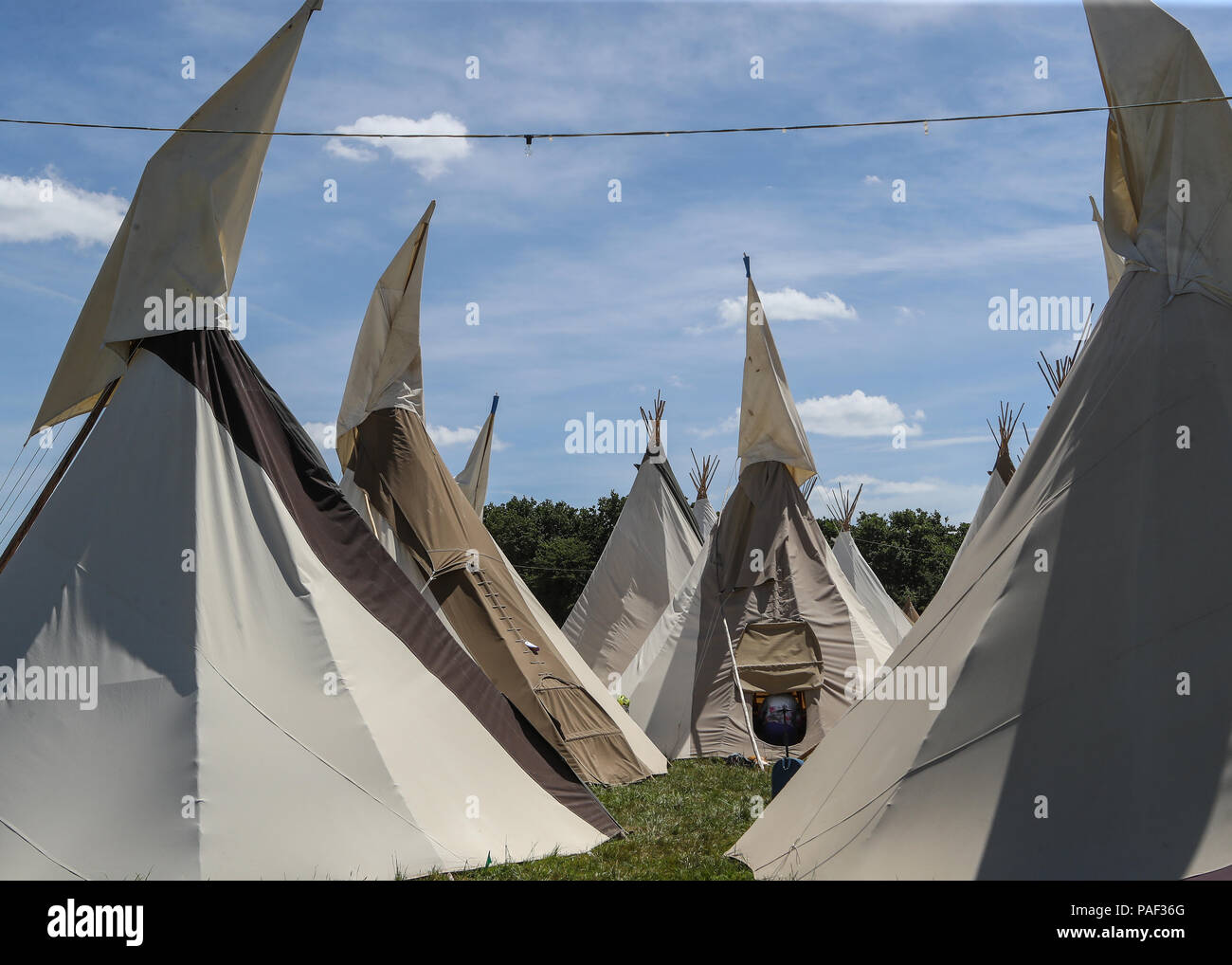 Les festivaliers arrivent à Seaclose Park à Newport pour le 50e Festival de l'île de Wight : Atmosphère Où : Newport, Royaume-Uni Quand : 21 Jun 2018 Crédit : John Rainford/WENN Banque D'Images