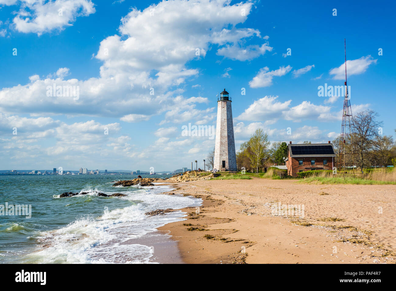 Le phare de New Haven, à Lighthouse Point Park à New Haven, Connecticut. Banque D'Images