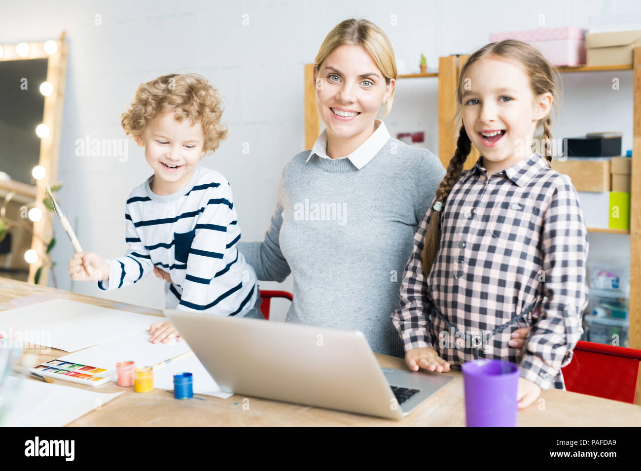 Mère avec des enfants Banque D'Images