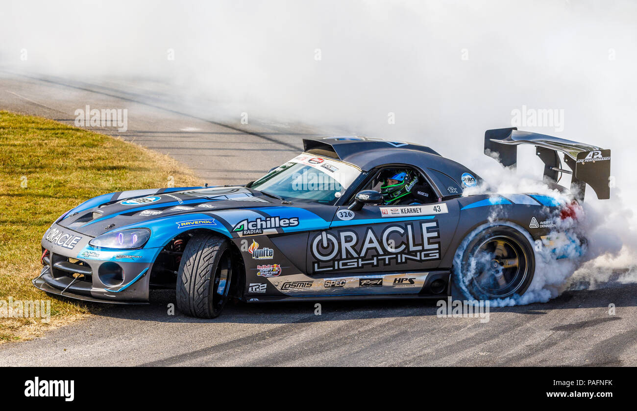 2016 Dodge Viper drift voiture avec chauffeur Dean Kearney démontre le 1150ch au monster 2018 Goodwood Festival of Speed, Sussex, UK. Banque D'Images