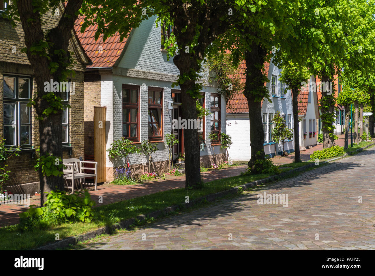 Maisons dans la Lange Strasse, la seule rue dans la plus petite ville d'Allemagne, Arnis, Schlei, Angeln, Schleswig-Holstein, Allemagne, Allemagne Banque D'Images