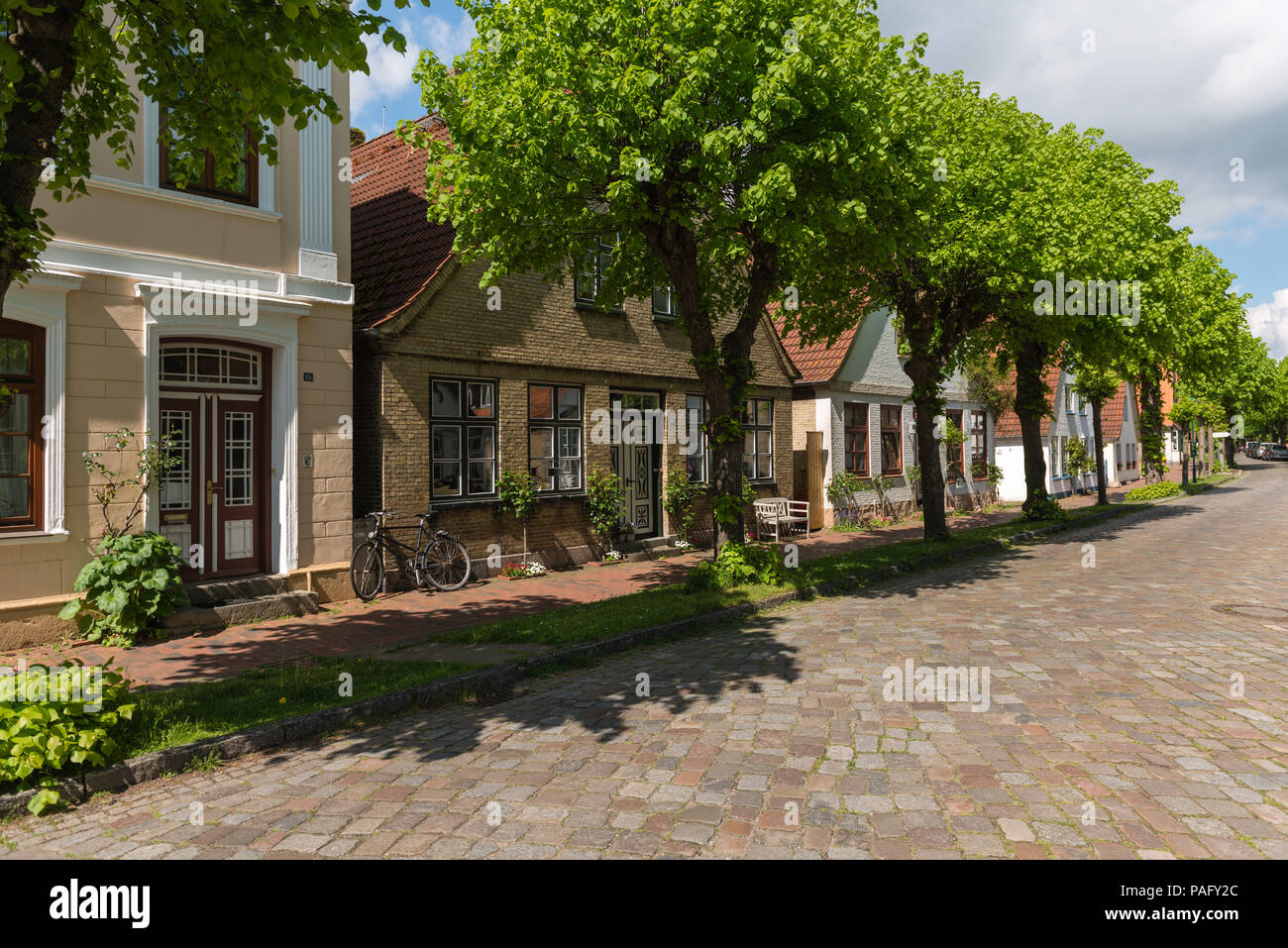 Maisons dans la Lange Strasse, la seule rue dans la plus petite ville d'Allemagne, Arnis, Schlei, Angeln, Schleswig-Holstein, Allemagne, Allemagne Banque D'Images