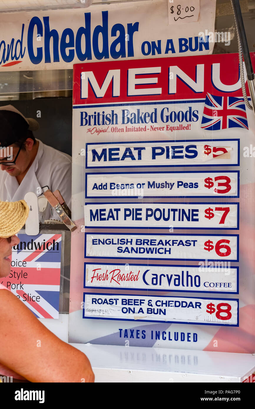 Menu sur le côté d'une remorque alimentaire mobile servant de la nourriture de style britannique à la 41e Festival annuel à Orillia (Ontario) écossais. Banque D'Images