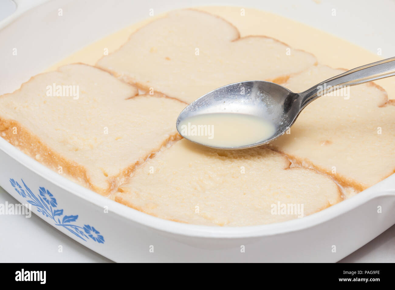 French Toast Preparation Tremper Le Pain Dans Le Melange Pour La