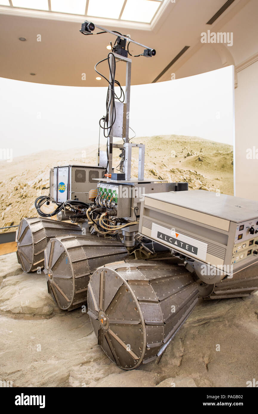 Robot-Lama. Développé par VNII Transmash en Russie, il est conçu pour se déplacer autour de la surface d'une planète extraterrestre. Banque D'Images