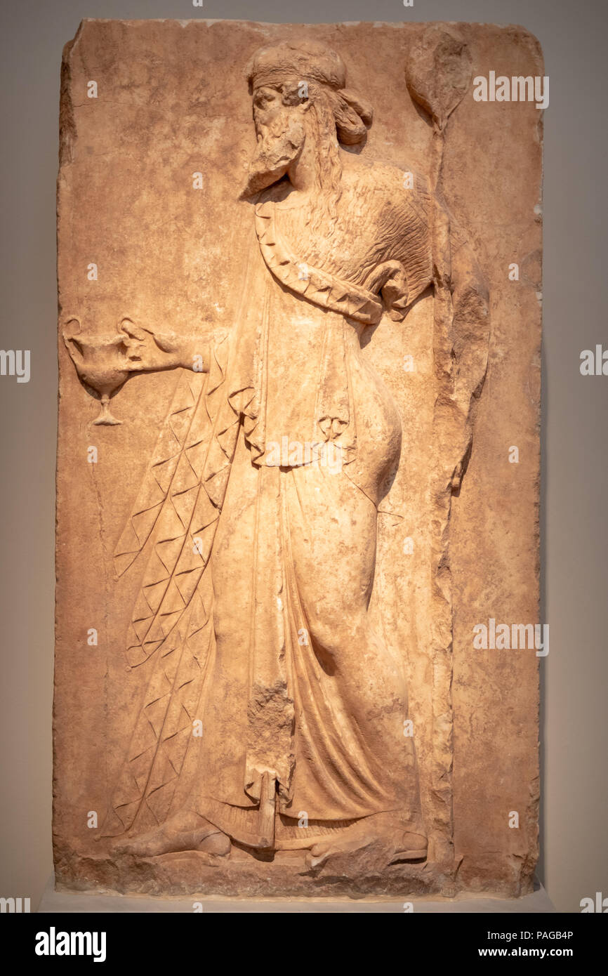 Neo-Attic Soulagement de Dionysos (dieu du vin), de secours, de style archaïque trouvés attique, 1er siècle avant JC. Banque D'Images
