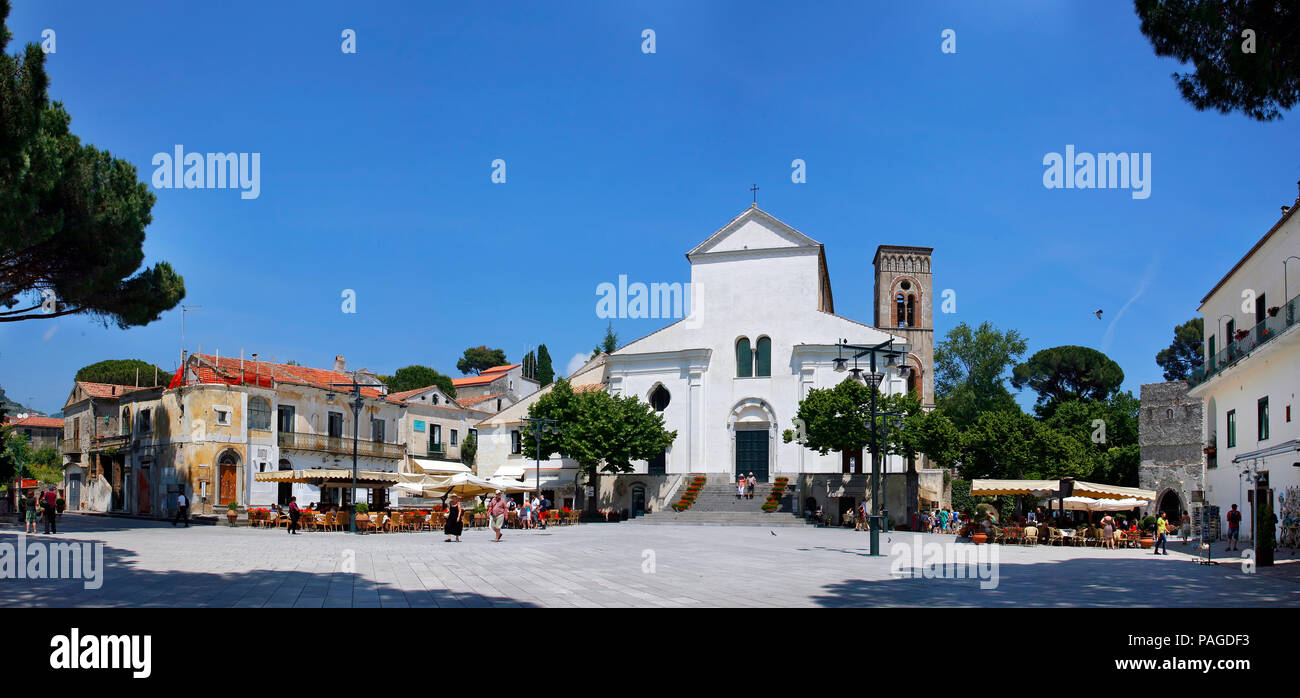 RAVELLO, ITALIE - 03 juin 2012 : Vue de la cathédrale, l'église de Santa Maria Assunta, 1086, dans la place de l'Archevêché, Ravello, Côte d'Amalfi, Salerno Banque D'Images