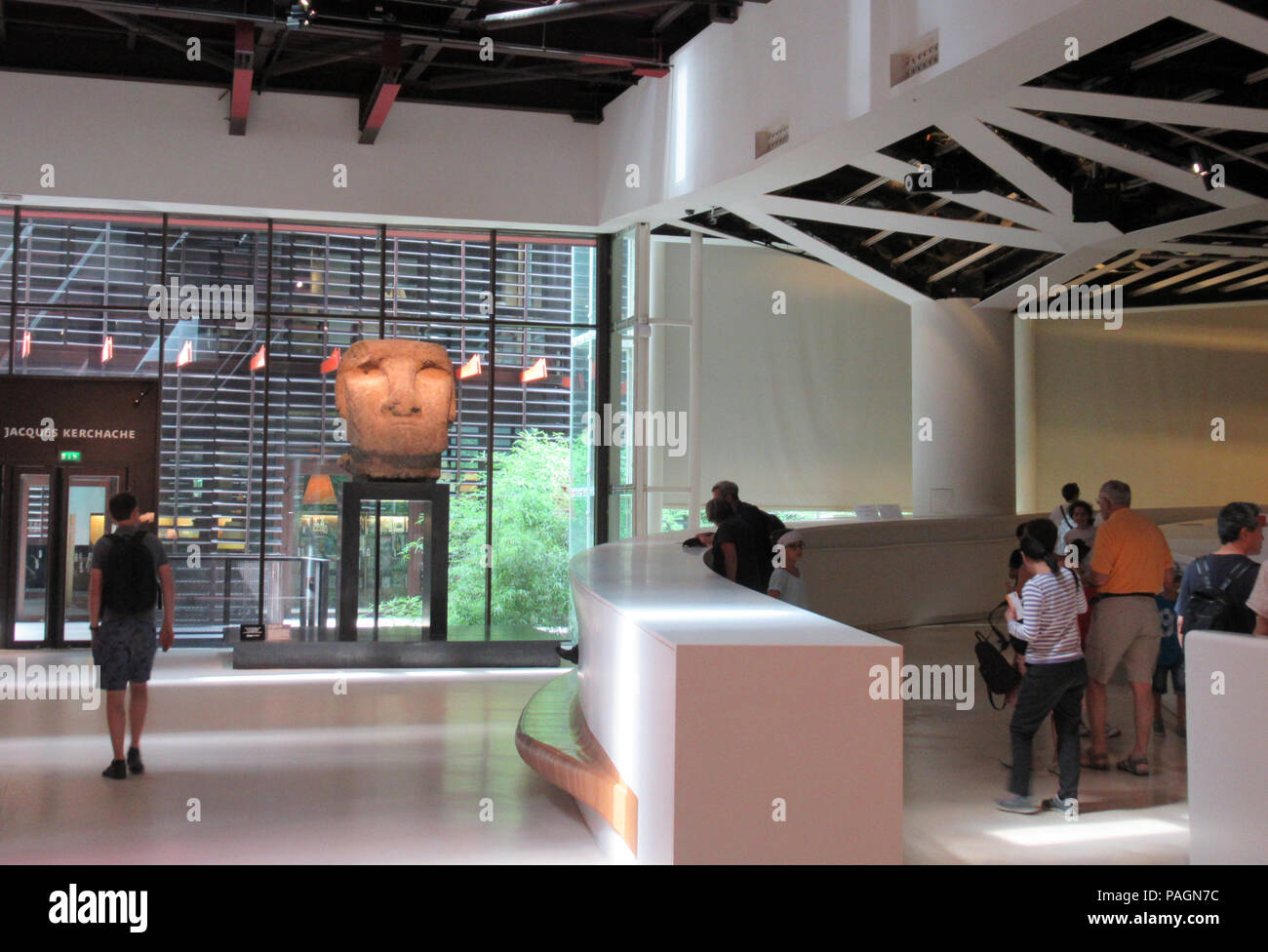 Paris, France. 19 juillet, 2018. La zone d'entrée du musée du quai Branly · Jacques Chirac. Credit : Sabine Glaubitz/dpa/Alamy Live News Banque D'Images