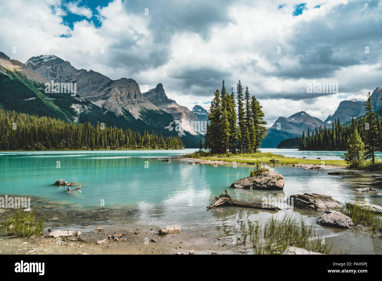 Belle Île Spirit dans le lac Maligne, Jasper National Park, Alberta, Canada Banque D'Images