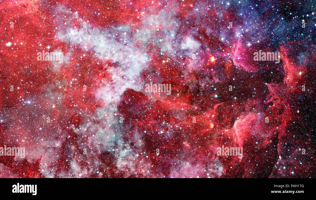 Loin d'être nébuleuse brillait et champ stellaire contre l'espace. Éléments de cette image fournie par la NASA. Banque D'Images