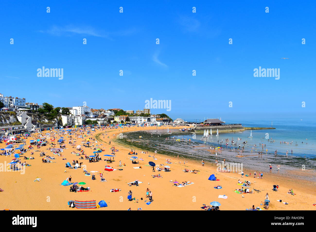 La station en été. Broadstairs, Kent, Juillet, 2018 Banque D'Images