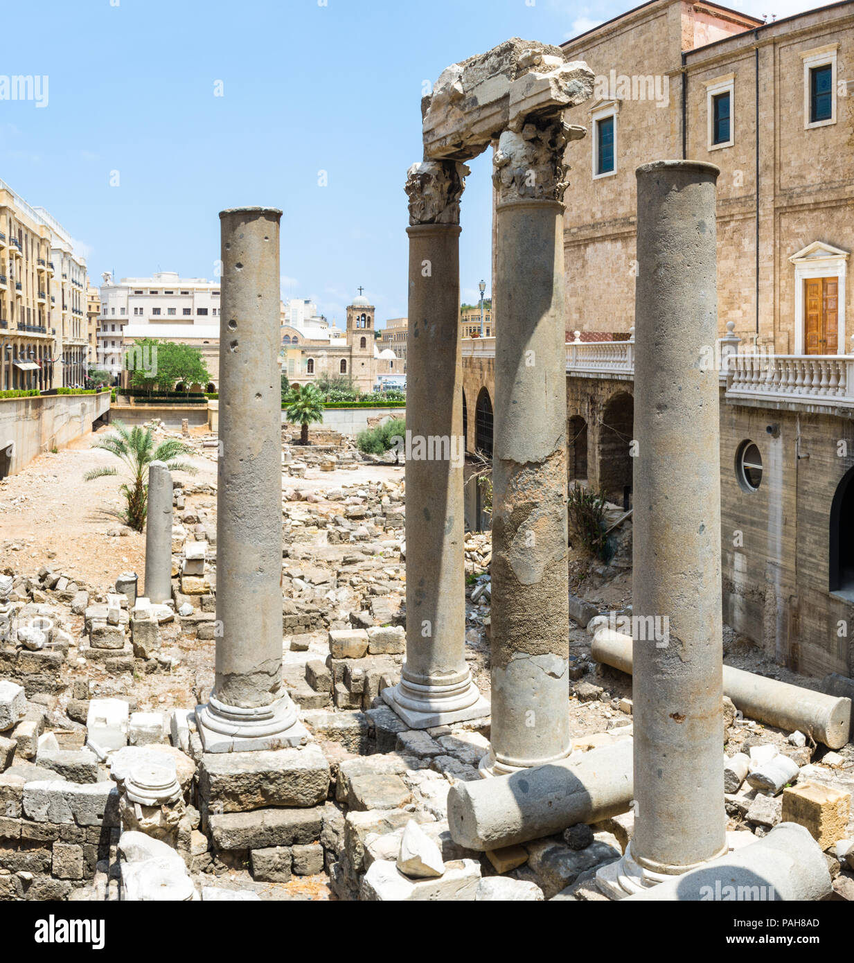Ruines Romaines colonnes près de Cathédrale orthodoxe Saint Georges, au centre-ville de Beyrouth, Liban Banque D'Images