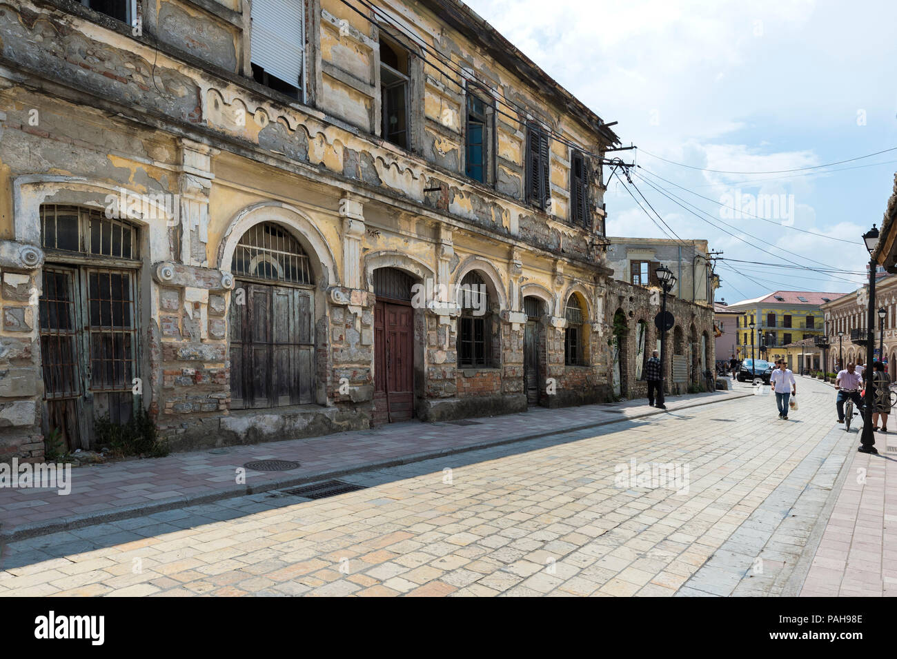 Maisons anciennes, la dégradation du milieu urbain, Shkodra, l'Albanie Banque D'Images