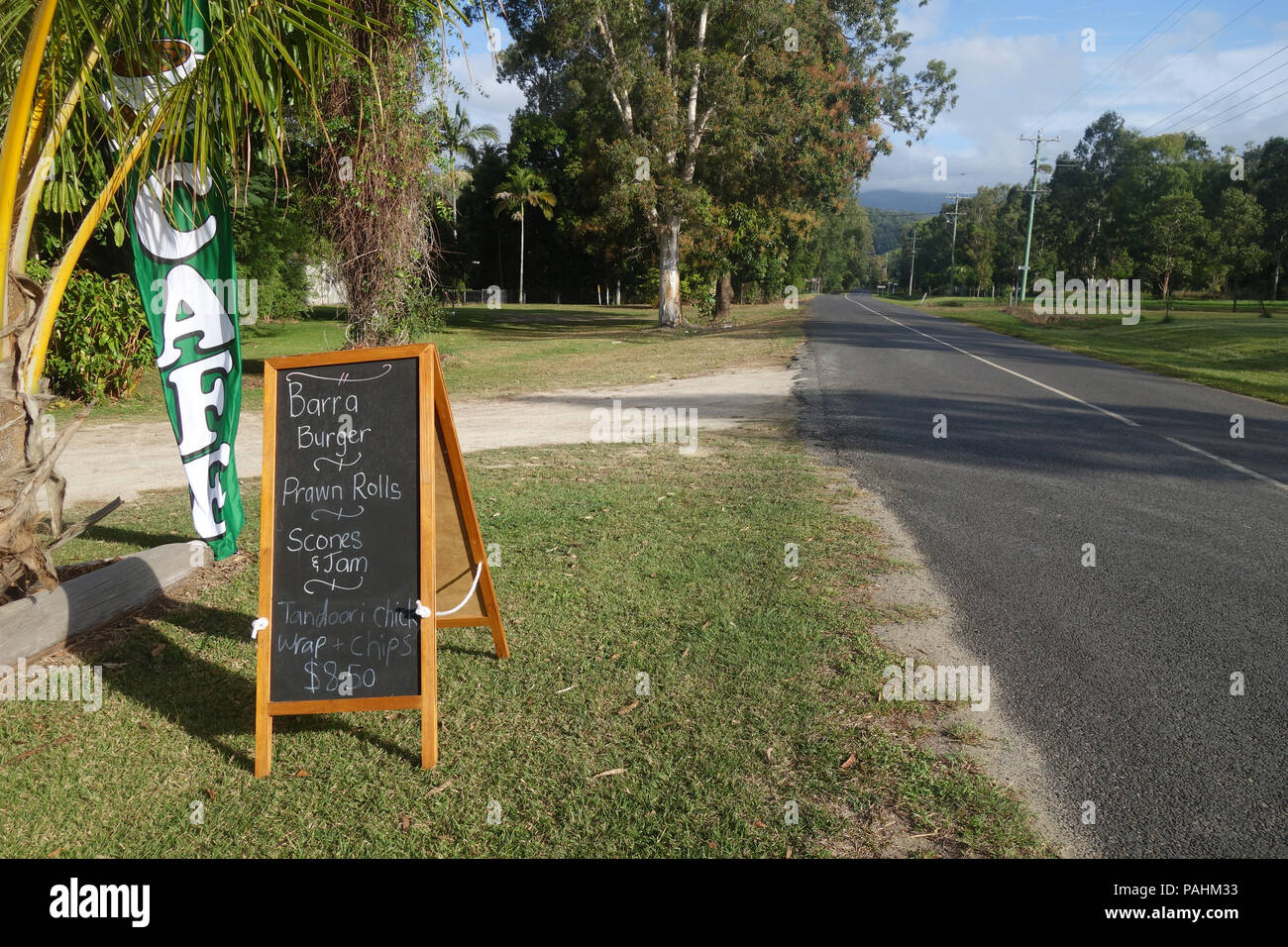 Vente café burgers barra à Ayton, Bloomfield Track, la péninsule du Cap York, Queensland, Australie, Aucun PR Banque D'Images
