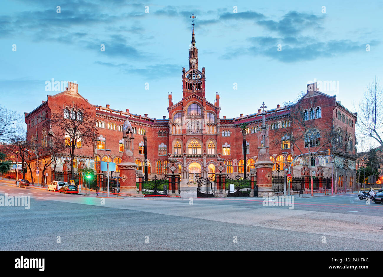 L'hôpital de Sant Pau dans la nuit. Barcelone, Catalogne Banque D'Images