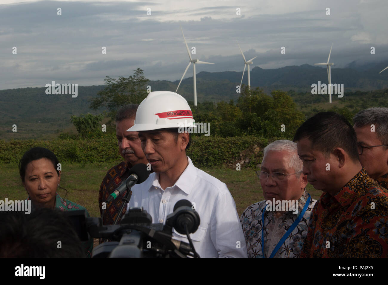 Le Président de l'Indonésie, Joko Widodo inaugure Sidrap Sidenreng Rappang Wind Farm in Regency, Sulawesi du Sud le 2 juillet 2018. Banque D'Images