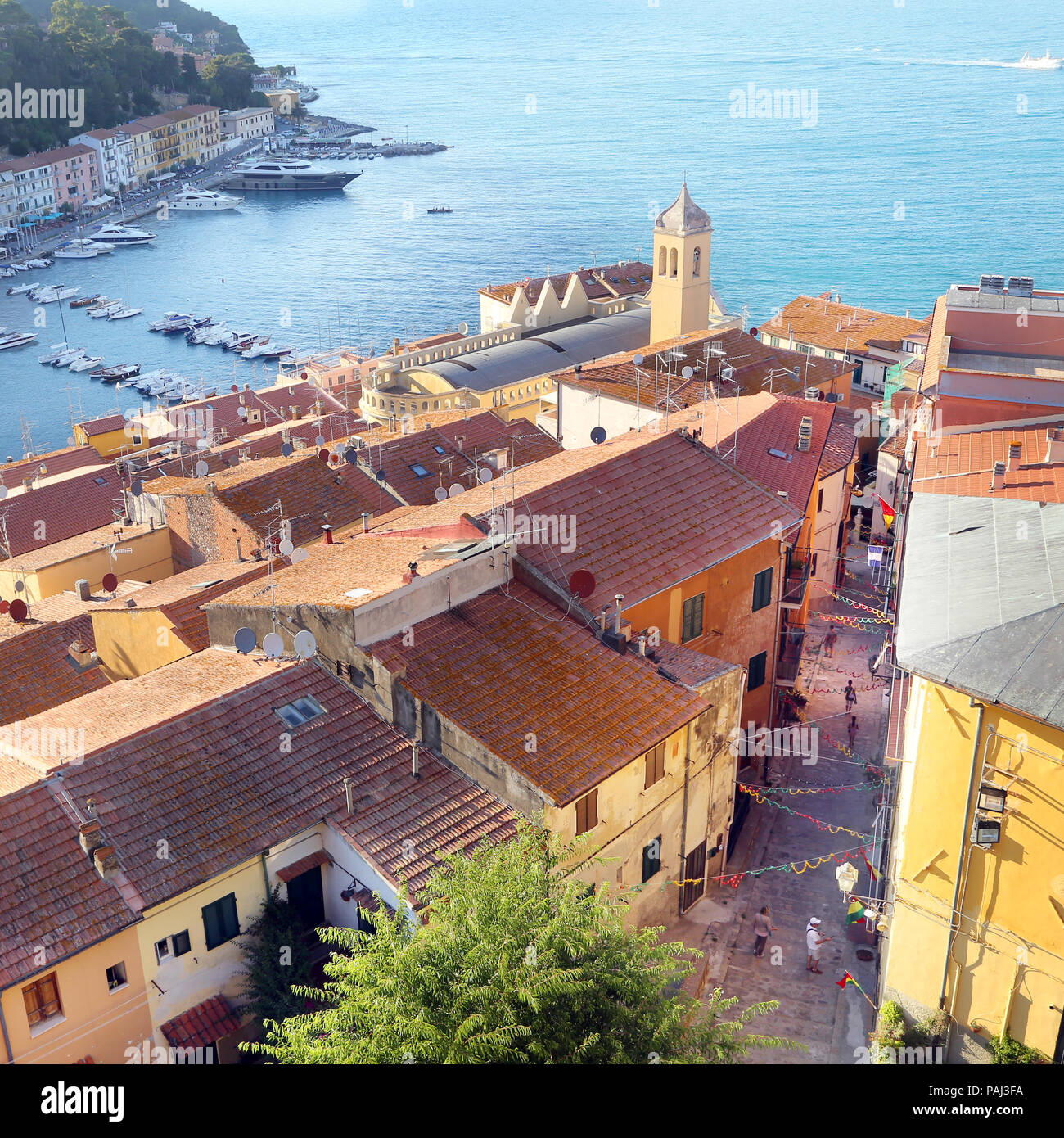 Vista dall alto di Porto Santo Stefano - Grosseto, Italie Banque D'Images