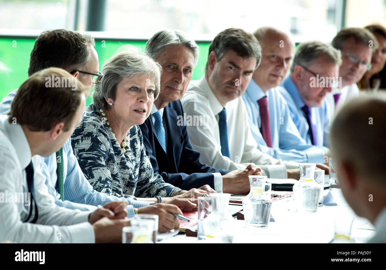 Premier ministre Theresa peut tenir une réunion du cabinet à Sage Gateshead, Tyne et Wear. Banque D'Images