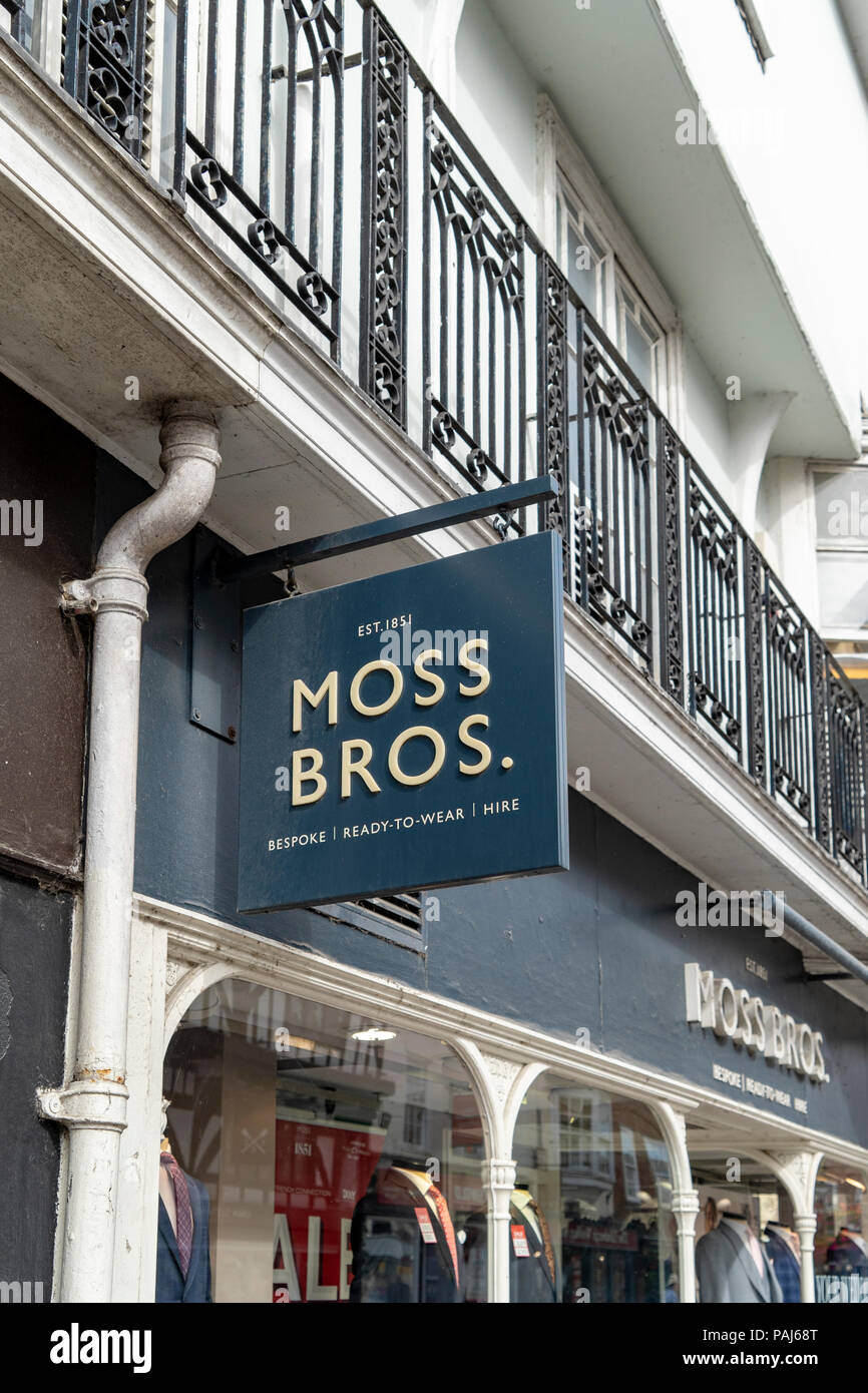 Moss Bros magasin de vêtements de signer Banque D'Images