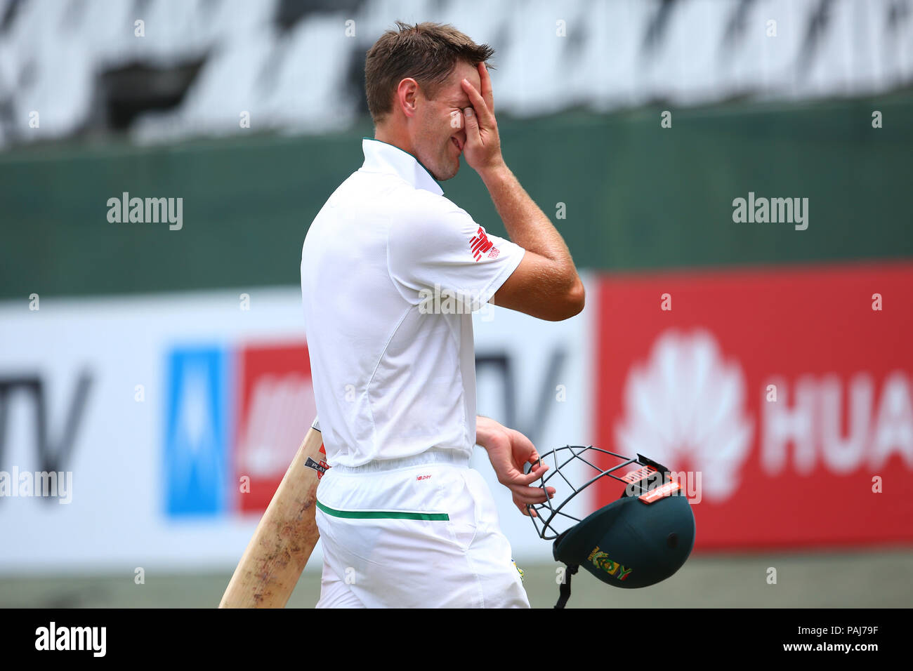 Le Sri Lanka. 23 juillet, 2018. L'Afrique du Sud Theunis de Bruyn Au cours du quatrième jour du deuxième test match entre le Sri Lanka et l'Afrique du Sud à la Sinhalese Sports Club (SSC) stade de cricket international à Colombo, Sri Lanka le 23 juillet 2018. Credit : Pradeep Dambarage/Pacific Press/Alamy Live News Banque D'Images