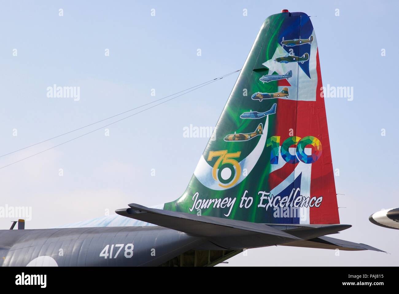 Queue peinte sur un Pakistan Air Force Lockheed C-130E Hercules Banque D'Images