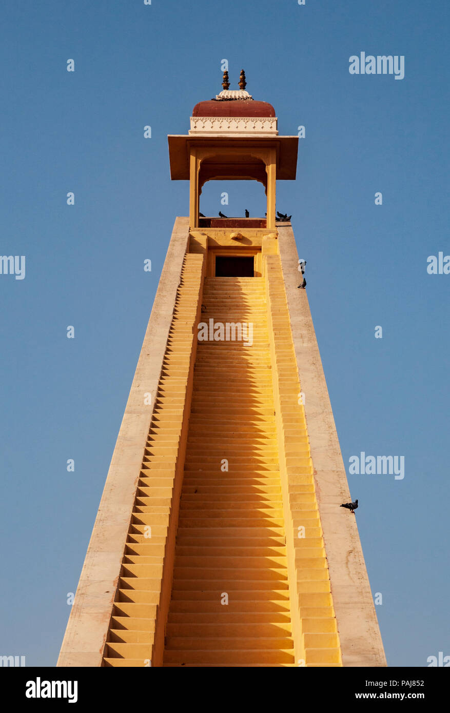 Un instrument de mesure de l'heure du jour à Jantar Mantar, Jaipur, Inde Banque D'Images