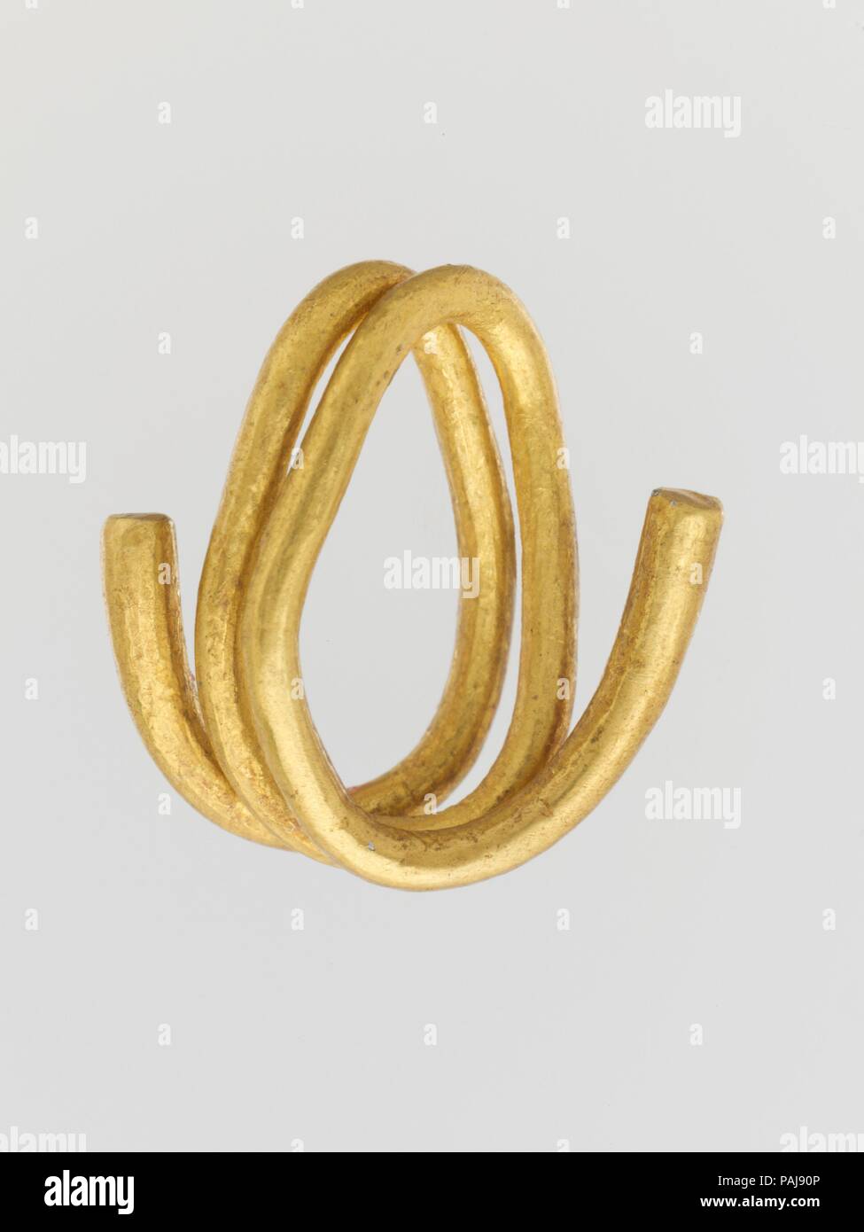 Spirale d'or. La culture chypriote :. Dimensions : L. 15/16 in. (2,4 cm). Date : ca. 1600-1100 av. J.-C.. D'un fil avec deux tours. Musée : Metropolitan Museum of Art, New York, USA. Banque D'Images
