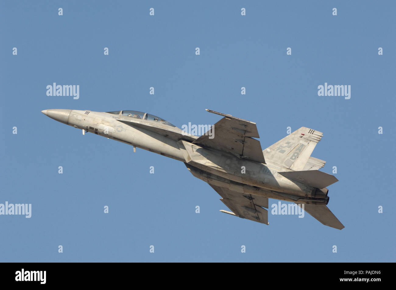 US Navy Boeing F/A-18F Super Hornet flying-affichage à la Dubai AirShow 2007 Banque D'Images