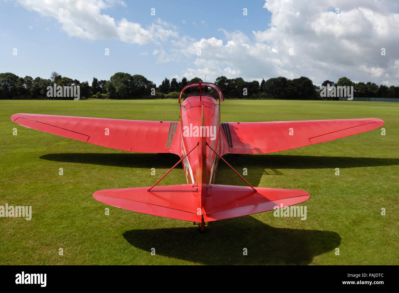 Tipsy Belfair garé sur l'herbe au Duke of York's Royal-Military-école, Dover, au Royaume-Uni, au cours de la 100e anniversaire de l'aéronautique Blériot Banque D'Images