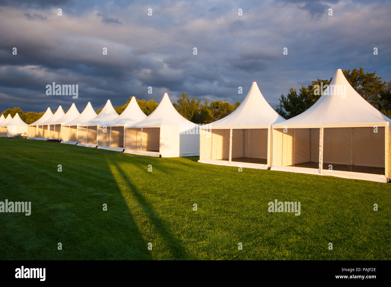 Tente pour mobile au salon de l'incroyable coucher du soleil Banque D'Images