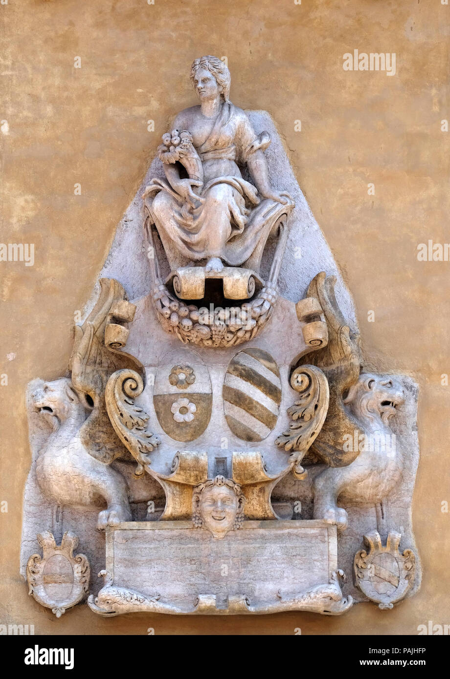 Bass relief sur le mur du Palazzo Ragione sur la Piazza dei Signori à Vérone, Italie Banque D'Images