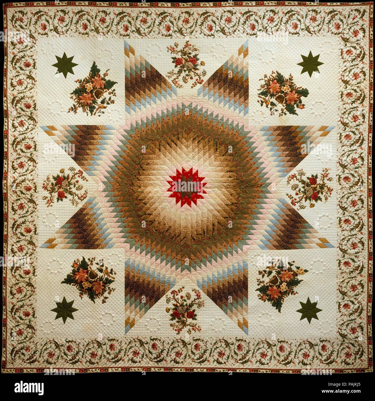 Étoile de Bethléem Quilt. Culture : L'Américain. Dimensions : 122 x 122 in. (309,9 x 309,9 cm). Date : ca. 1835. Bien que sa provenance est inconnue, ce magnifique étoile de Bethléem courtepointe a été effectué dans le sud-est des États-Unis. Quilts avec un motif étoile de Bethléem centrale combinée avec la toile appliquée et blocs-chintz chintz une frontière, comme on le voit ici, ont été trouvés dans la région de Maryland, de la Virginie et de la Caroline du Nord et du Sud. La présence de paires de Baltimore Orioles imprimé sur le chintz anglais dans les quatre coins du Maryland est un candidat probable pour le lieu d'origine. Musée : Metropolitan Mu Banque D'Images