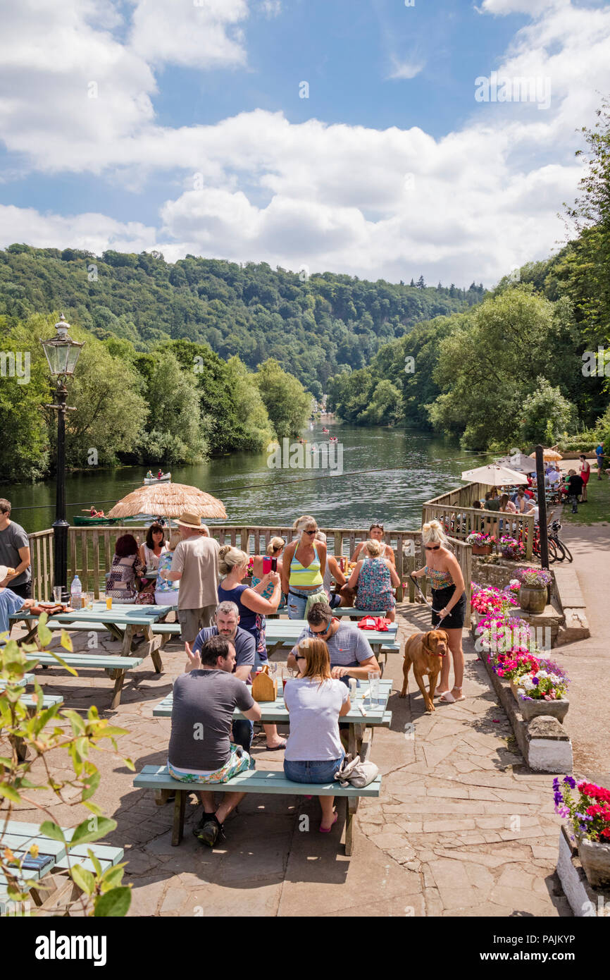 Juillet 2018 L'été à Ye Old Ferrie Inn (est 1473), Symonds Yat, Herefordshire, Angleterre, RU Banque D'Images