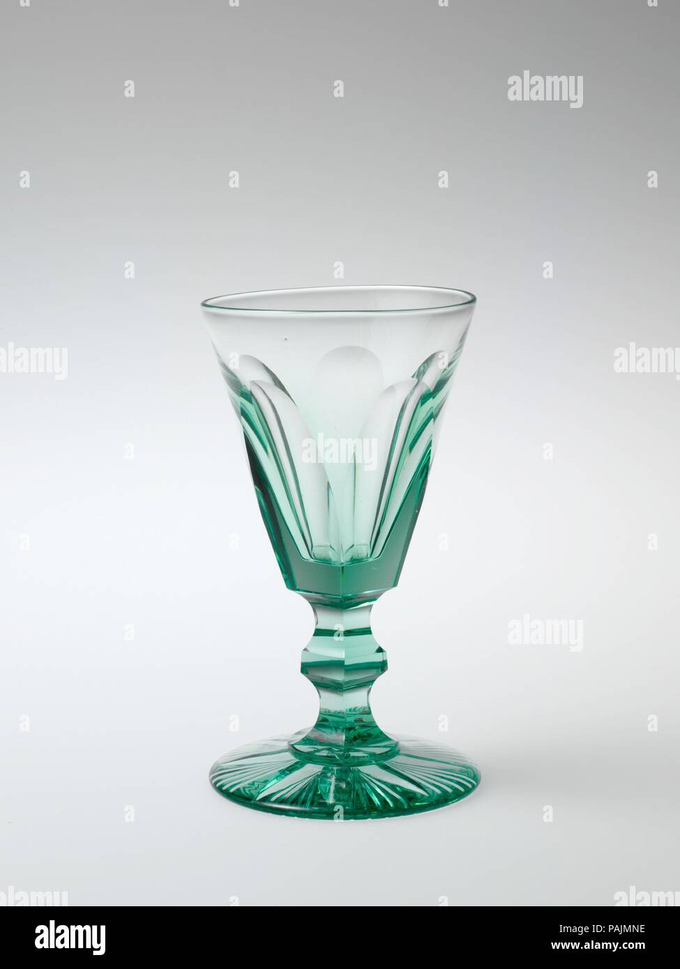 Verre de vin. Culture : L'Américain. Dimensions : H. 4 7/8 in. (12,4 cm) ;  Diam. 2 7/8 in. (7,3 cm). Fabricant : Probablement fabriqué par Jersey  Glass Company de George Dummer (