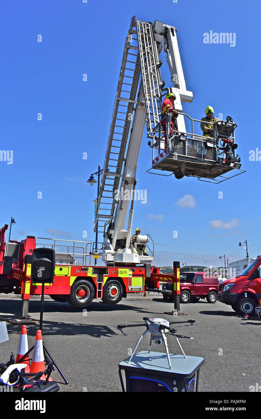 South Wales Fire Brigade Bronto skylift démontrant leur plate-forme hydraulique RNLI Journée à Porthcawl, Galles du Sud le dimanche 22 juillet 2018 Banque D'Images