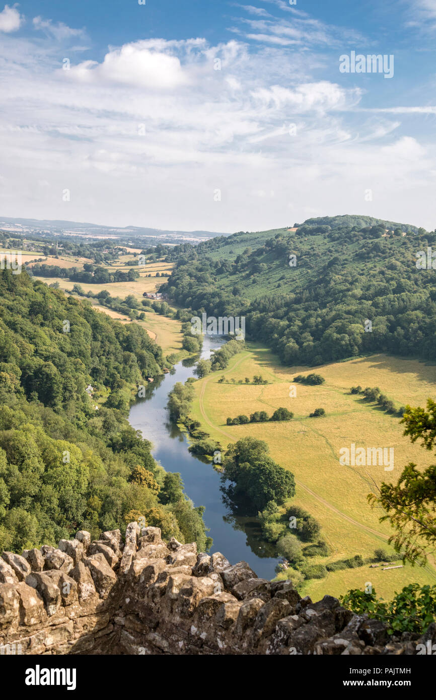 Une vue sur la rivière Wye à Symonds Yat Rock, Herefordshire, Angleterre, Royaume-Uni. Banque D'Images
