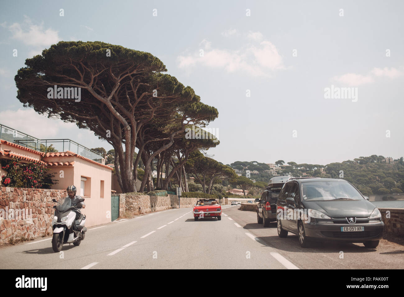 Rallye de voitures rétro. D'azur. Nice - Cannes - Saint-Tropez. Banque D'Images