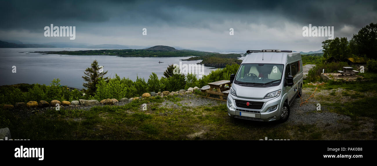 Burstner Citycar série 600, Leka camping, la Norvège. Banque D'Images