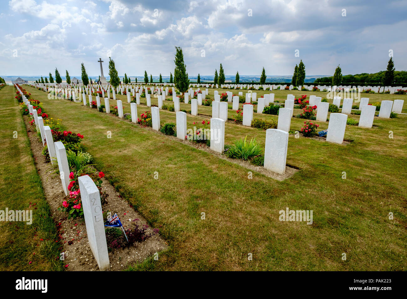 Le cimetière militaire de Villers-Bretonneux, près de la somme dans le nord de la France. Il y a 2 144 militaires du Commonwealth de la Première Guerre mondiale enterrés ou Banque D'Images