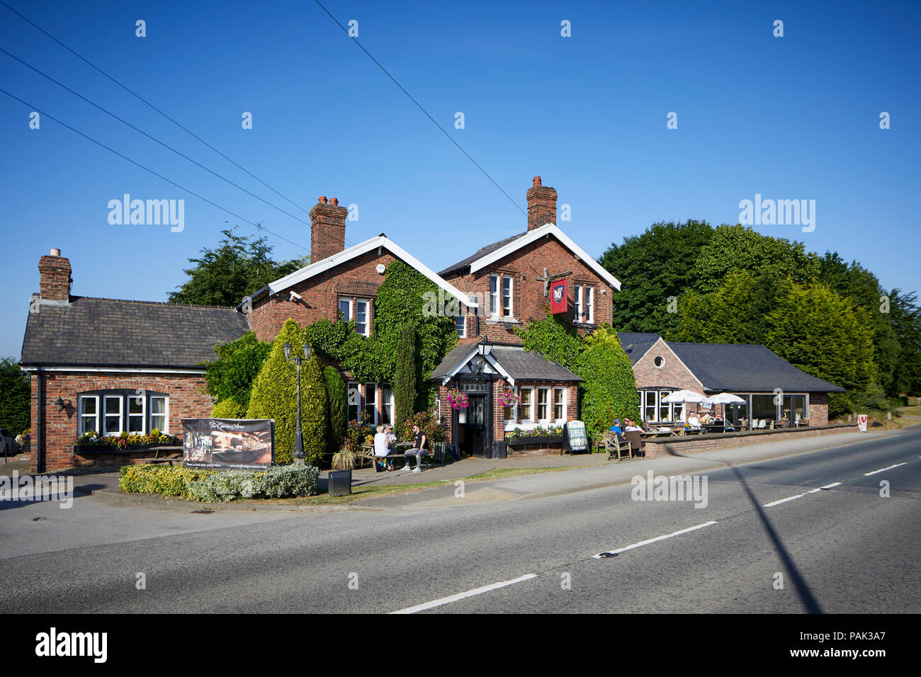 Chelford village et une paroisse civile dans le Cheshire, Angleterre, l'Egerton Arms, à la gestion familiale 16th-century country pub Banque D'Images