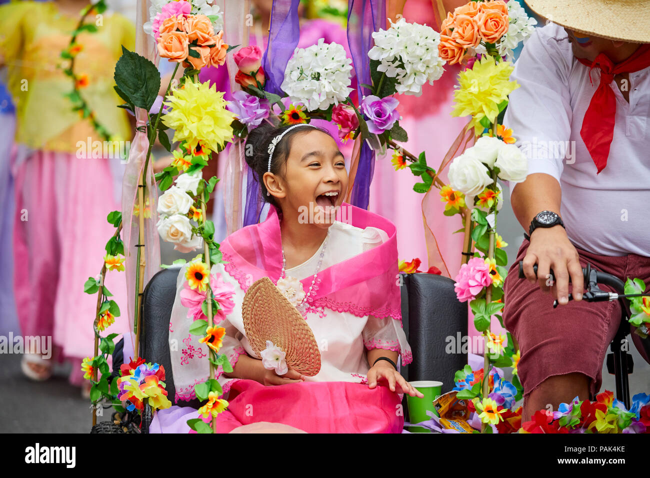 Le neuvième jour de Manchester 2018 défilé pour célébrer le thème : la rumeur de la rue ! Banque D'Images