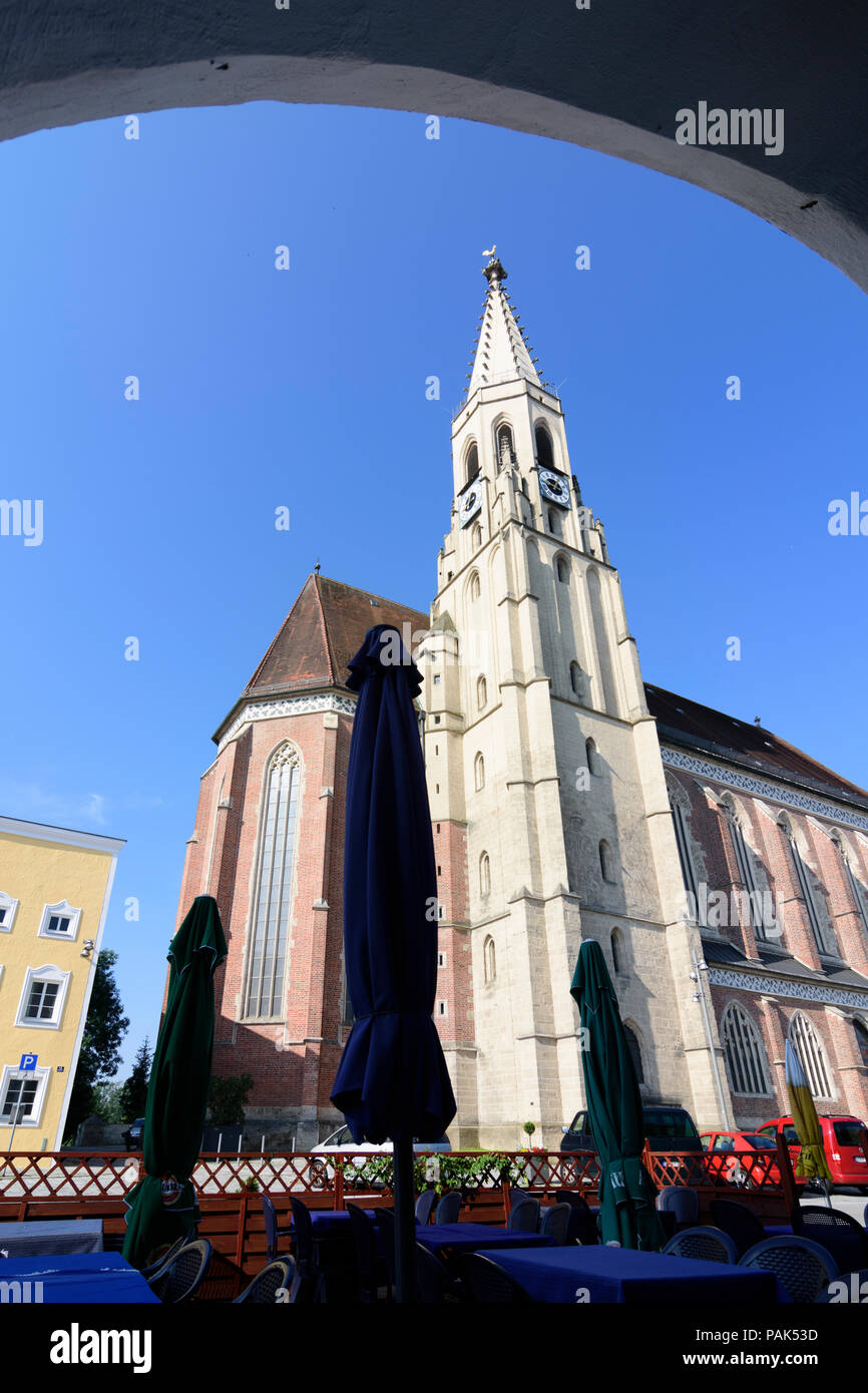 Neuötting : Eglise Saint Nikolaus en Allemagne, Bavière, Bayern, Oberbayern, Haute-Bavière Banque D'Images