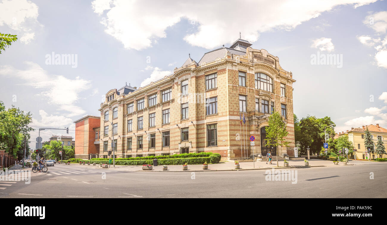 CLUJ-NAPOCA, Roumanie - 23 juillet 2016 : Lucian Blaga Bibliothèque universitaire centrale dans cette belle ville de Transylvanie en Roumanie construire dans l'art nouveau ou w Banque D'Images