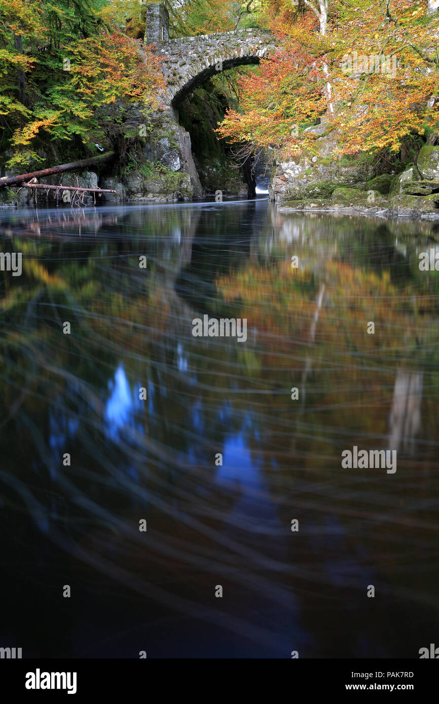 River Braan par l'Ermitage en automne Banque D'Images