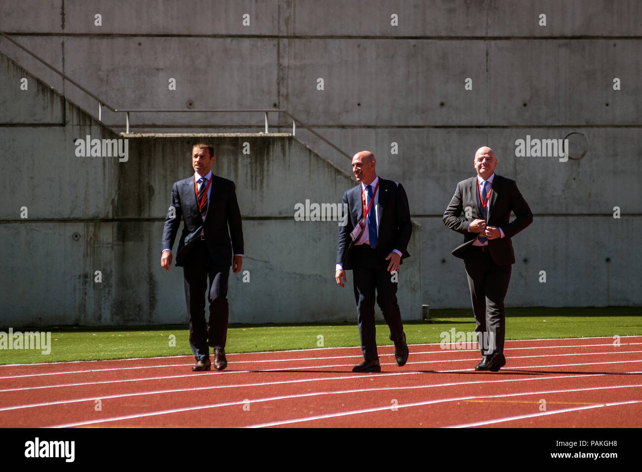 Madrid, Espagne. 24 juillet, 2018. Président de la Fédération espagnole de football (RFEF) Luis Rubiales (C) avec le président de la FIFA, Gianni Infantino (R) et l'UEFA président Aleksander Il (L) en direction de la presse pendant la RFEF L'Assemblée générale à Madrid, Espagne. Credit : Marcos del Mazo/Alamy Live News Banque D'Images