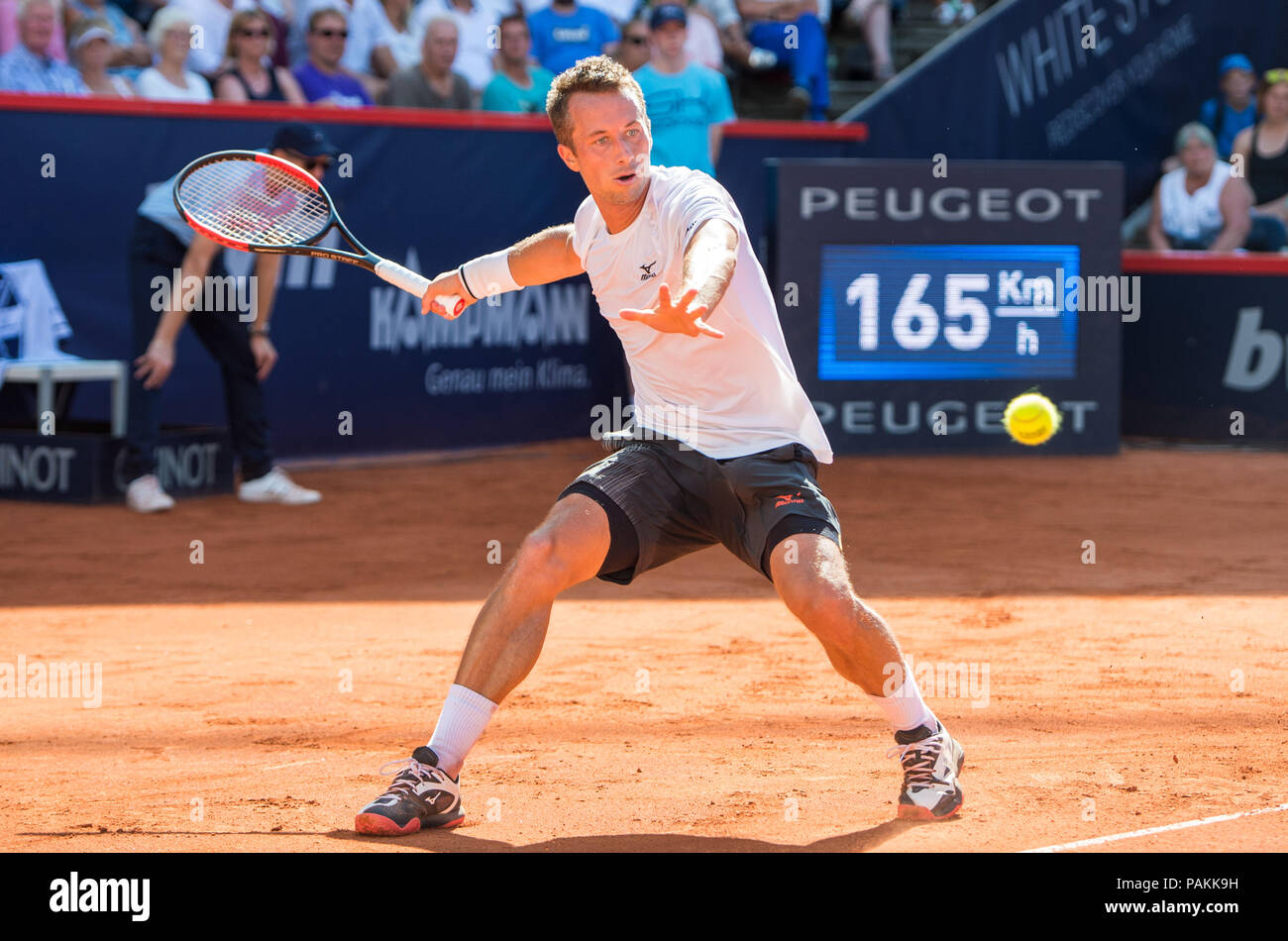 24 juillet 2018, Hambourg : Tennis ATP-Tour German Open, des célibataires, des hommes au Rothenbaum tennis stadium. Bassilashvili (Géorgie) vs Commentaires (Allemagne). De commentaires en provenance de l'Allemagne pendant le jeu. Commentaires étonnamment abandonné dans le premier tour. Photo : Daniel Bockwoldt/dpa Banque D'Images
