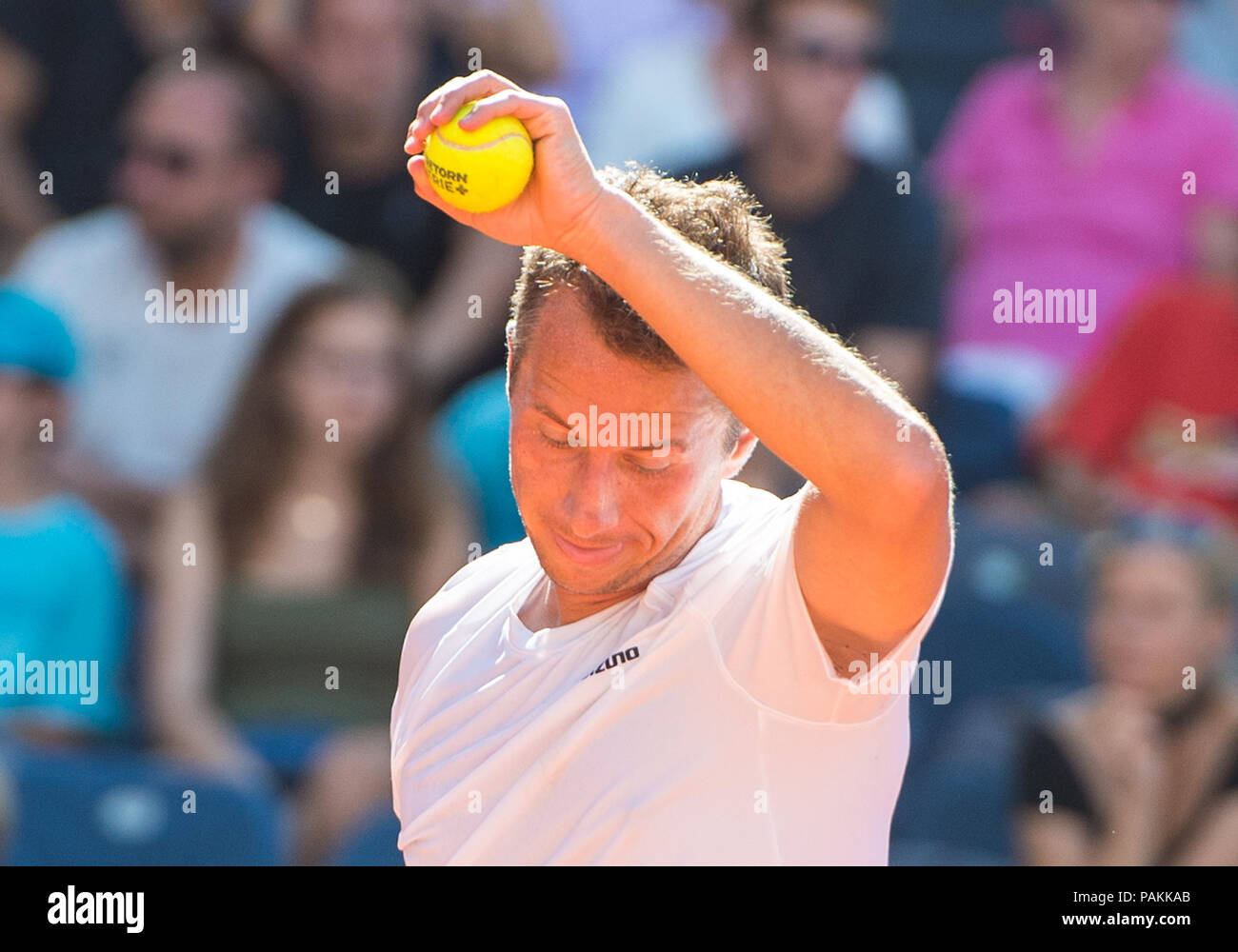 24 juillet 2018, Hambourg : Tennis ATP-Tour German Open, des célibataires, des hommes au Rothenbaum tennis stadium. Bassilashvili (Géorgie) vs Commentaires (Allemagne). De commentaires en provenance de l'Allemagne pendant le jeu. Commentaires étonnamment abandonné dans le premier tour. Photo : Daniel Bockwoldt/dpa Banque D'Images